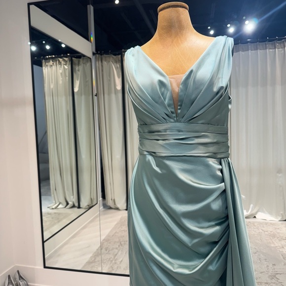 Ocean Teal V-Neck Evening Gown - Picture 3 of 4